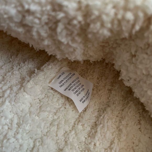 Fuzzy Winter Hat - Picture 4 of 4